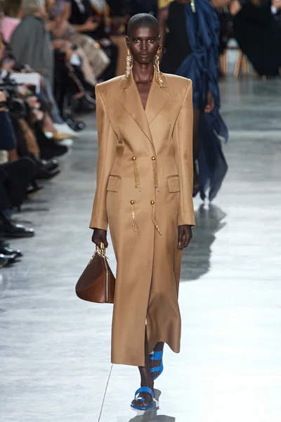 Look 15